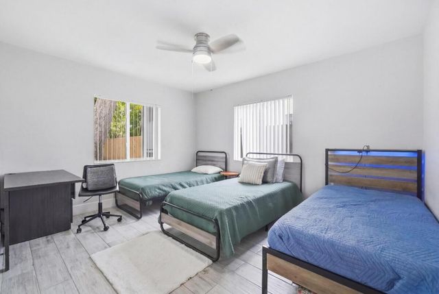712 NE 10th Avenue, Pompano Beach, FL 33060