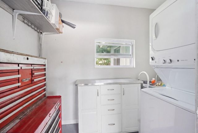 712 NE 10th Avenue, Pompano Beach, FL 33060