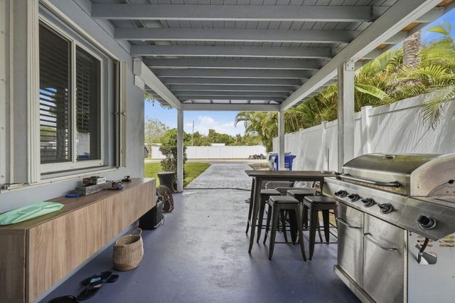 712 NE 10th Avenue, Pompano Beach, FL 33060