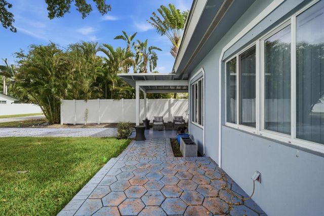 712 NE 10th Avenue, Pompano Beach, FL 33060