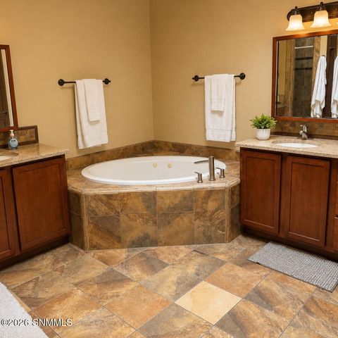 960 Flora Vista Drive, Las Cruces, NM 88007