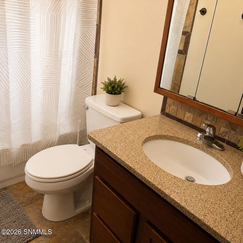 960 Flora Vista Drive, Las Cruces, NM 88007