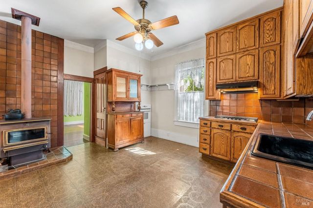 1201 Edwards St, St. Helena, CA 94574