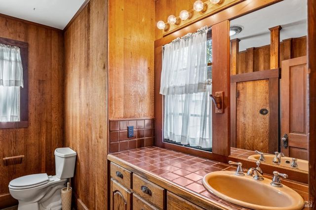 1201 Edwards St, St. Helena, CA 94574