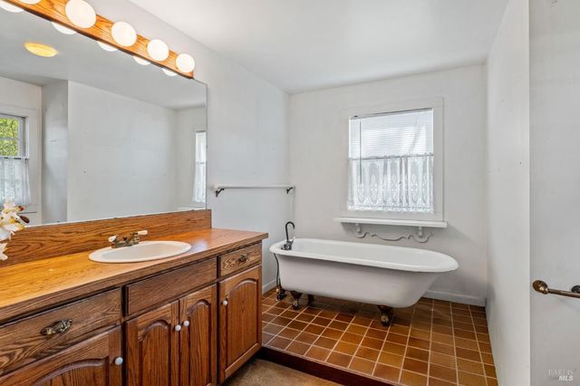 1201 Edwards St, St. Helena, CA 94574