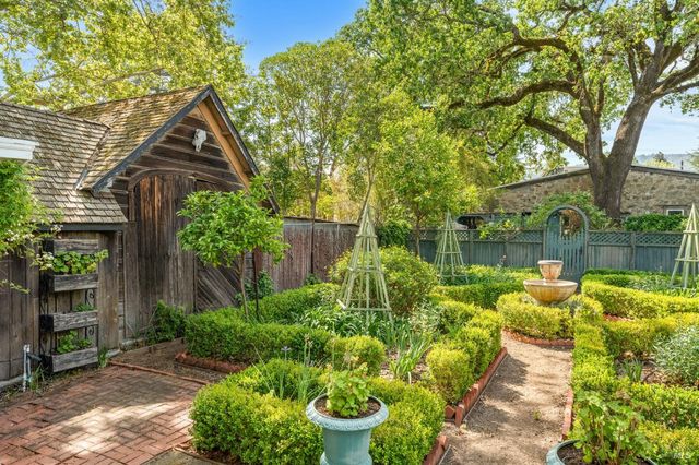 1201 Edwards St, St. Helena, CA 94574