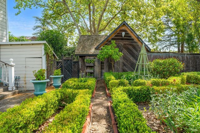 1201 Edwards St, St. Helena, CA 94574