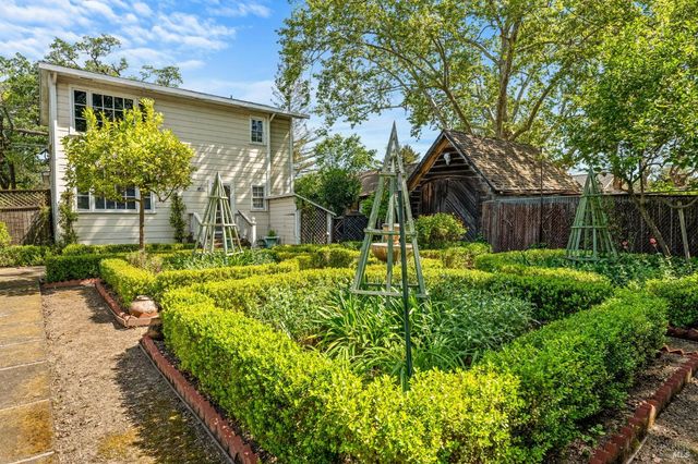 1201 Edwards St, St. Helena, CA 94574