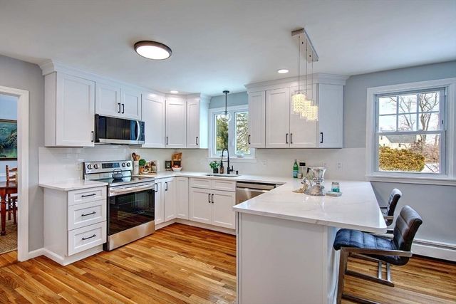 3 Pinetop Rd, Barrington, RI 02806