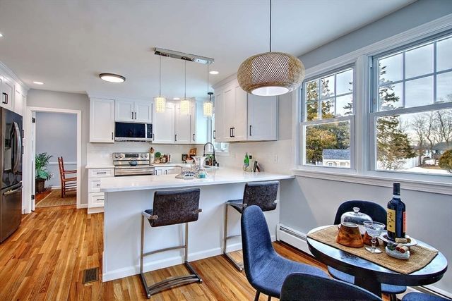 3 Pinetop Rd, Barrington, RI 02806