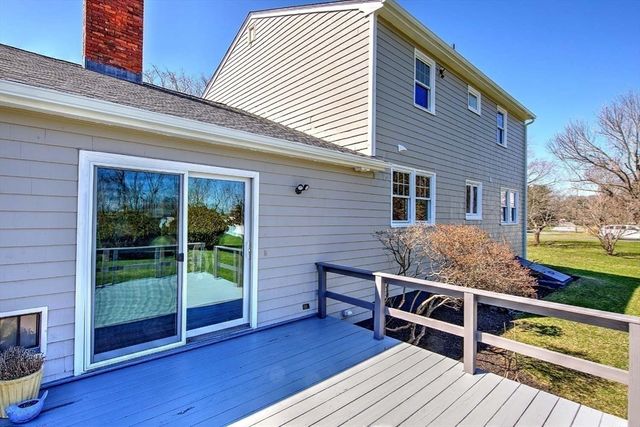 3 Pinetop Rd, Barrington, RI 02806