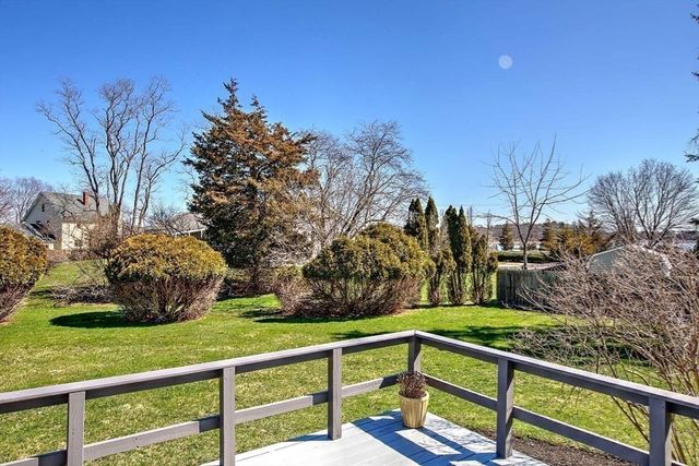 3 Pinetop Rd, Barrington, RI 02806