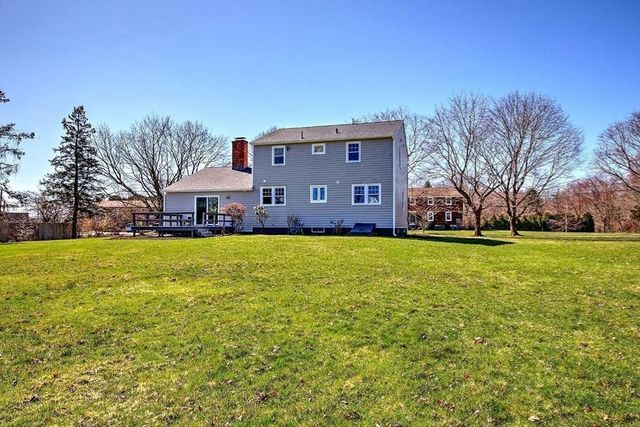 3 Pinetop Rd, Barrington, RI 02806