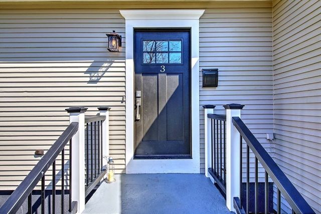 3 Pinetop Rd, Barrington, RI 02806