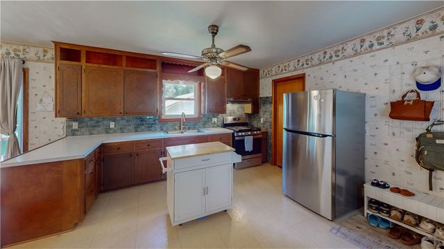 906 S Elm Street, Siloam Springs, AR 72761