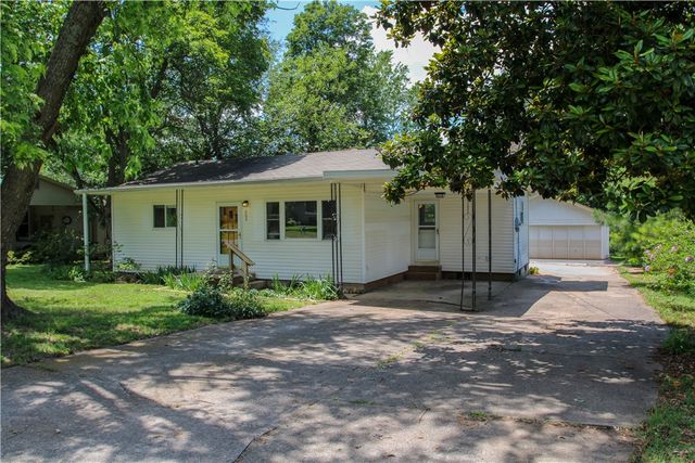906 S Elm Street, Siloam Springs, AR 72761