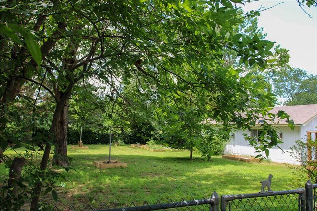 906 S Elm Street, Siloam Springs, AR 72761