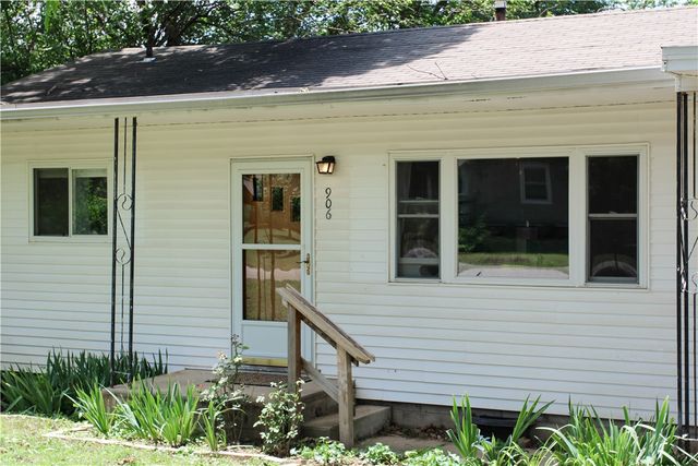 906 S Elm Street, Siloam Springs, AR 72761