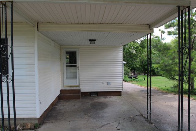 906 S Elm Street, Siloam Springs, AR 72761