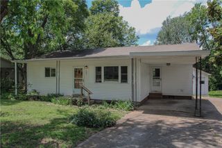 906 S Elm Street, Siloam Springs, AR 72761