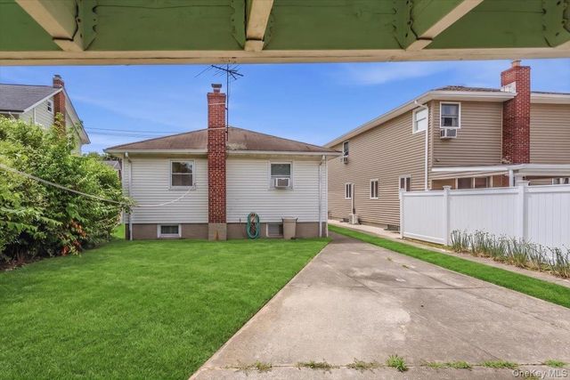 17 Duryea Place, Lynbrook, NY 11563