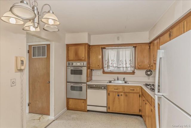 17 Duryea Place, Lynbrook, NY 11563