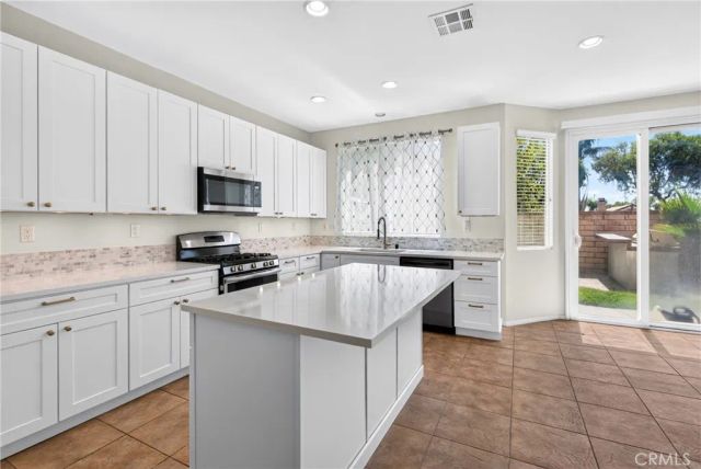 1205 Strand, Perris, CA 92571