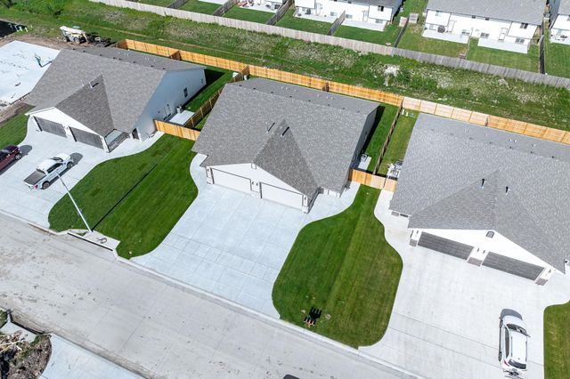 9131 E Chris Ct, Bel Aire, KS 67226