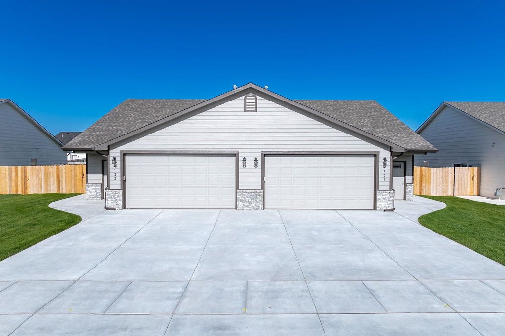 9131 E Chris Ct, Bel Aire, KS 67226