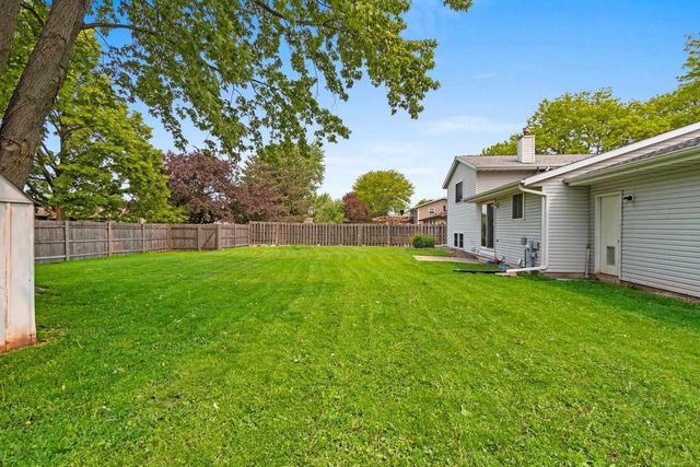 57 SOLAR CIRCLE, Appleton, WI 54915