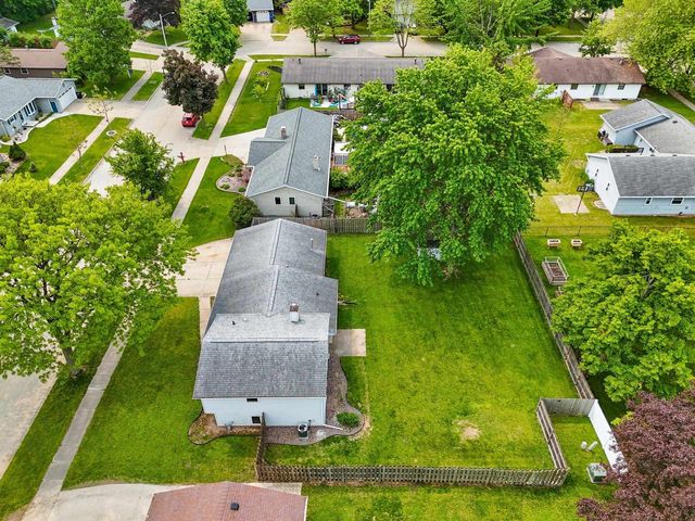 57 SOLAR CIRCLE, Appleton, WI 54915