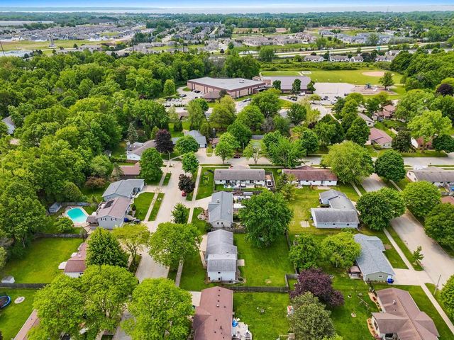 57 SOLAR CIRCLE, Appleton, WI 54915