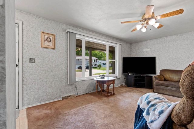 57 SOLAR CIRCLE, Appleton, WI 54915