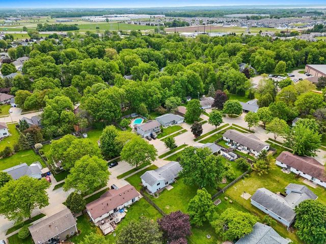 57 SOLAR CIRCLE, Appleton, WI 54915