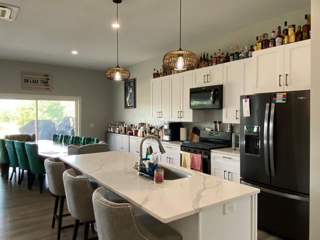 1740 Bay Oaks Drive, Albert Lea, MN 56007