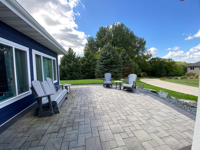 1740 Bay Oaks Drive, Albert Lea, MN 56007