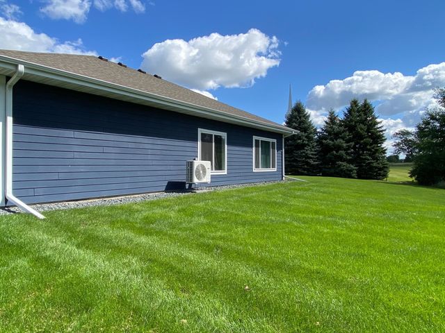 1740 Bay Oaks Drive, Albert Lea, MN 56007