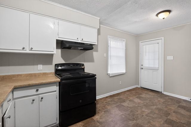 721 WESTERN PARK DR, Memphis, TN 38109