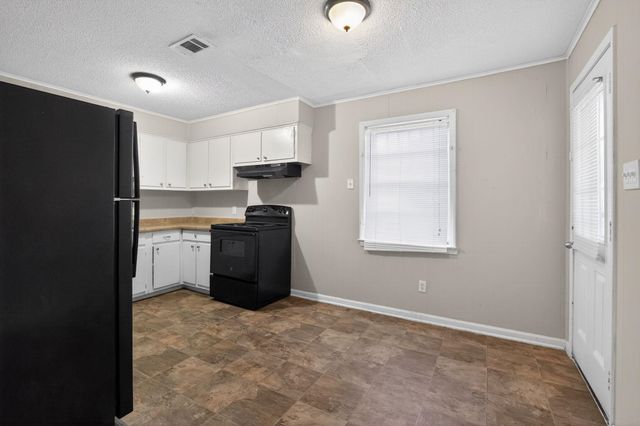 721 WESTERN PARK DR, Memphis, TN 38109