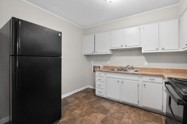 721 WESTERN PARK DR, Memphis, TN 38109