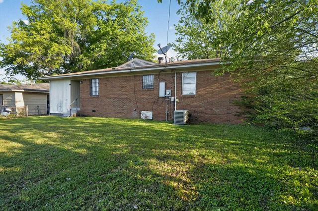 721 WESTERN PARK DR, Memphis, TN 38109