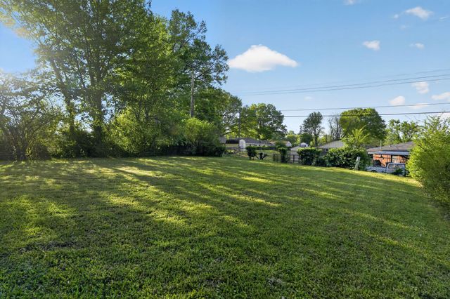 721 WESTERN PARK DR, Memphis, TN 38109