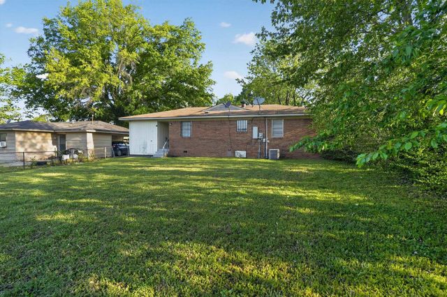 721 WESTERN PARK DR, Memphis, TN 38109