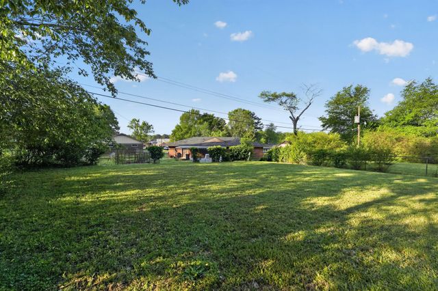 721 WESTERN PARK DR, Memphis, TN 38109