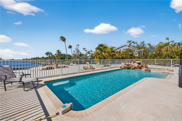 517 Lake Murex CIR, Sanibel, FL 33957
