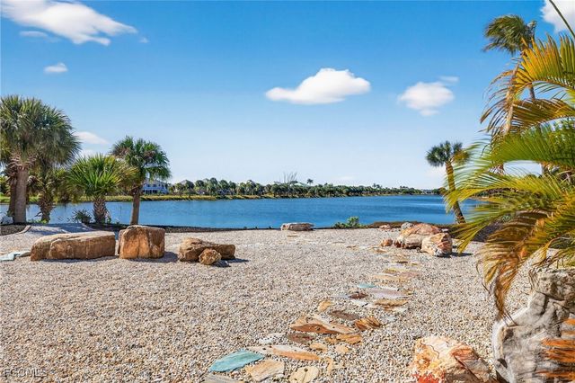 517 Lake Murex CIR, Sanibel, FL 33957