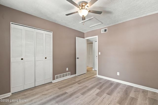 3008 Treeview Ct, Louisville, KY 40214