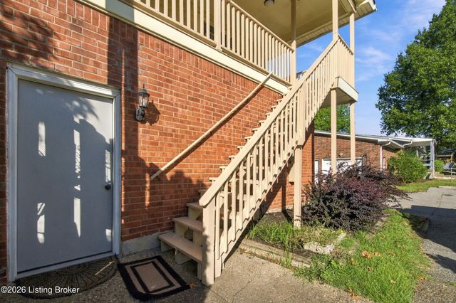 3008 Treeview Ct, Louisville, KY 40214