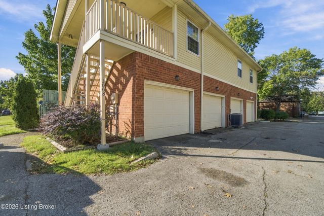3008 Treeview Ct, Louisville, KY 40214