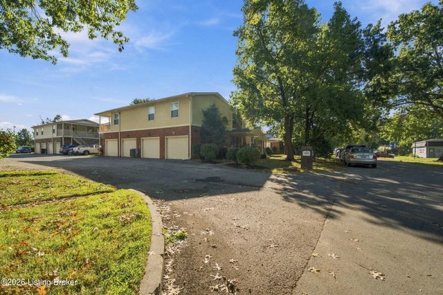 3008 Treeview Ct, Louisville, KY 40214